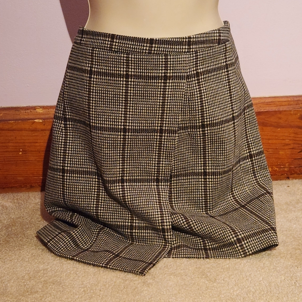 Neutral business skirt